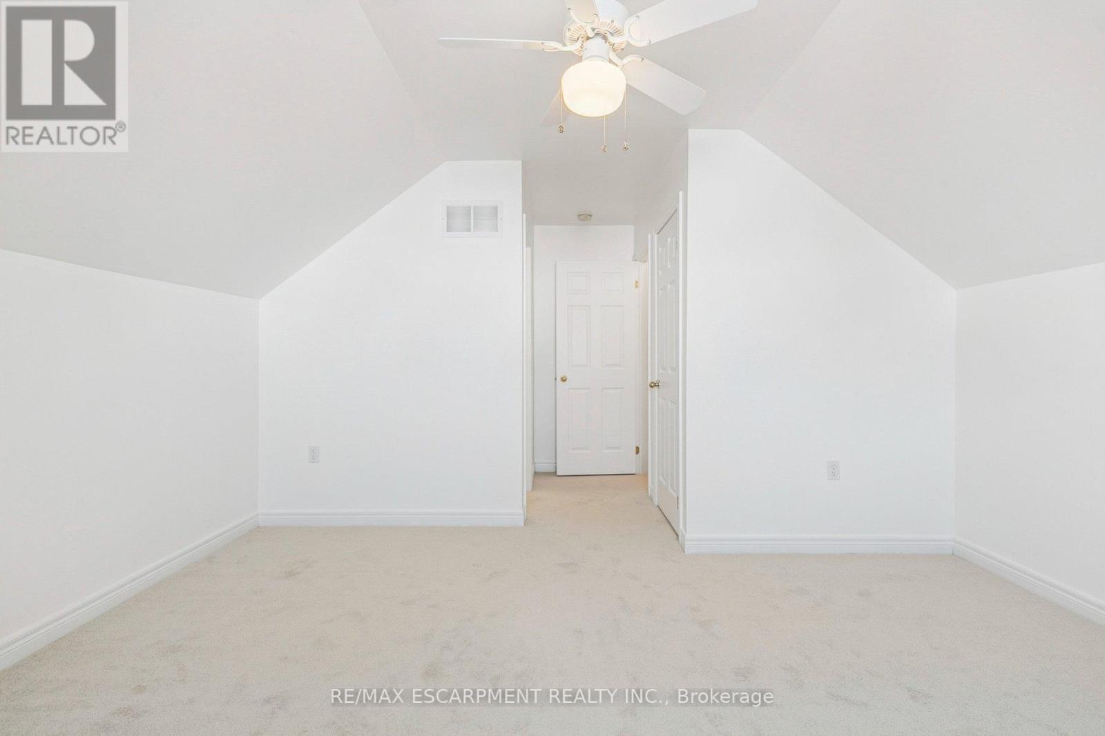 Loft level bedroom with walk-in closet - 245 Centennial Forest Drive, Milton, ON