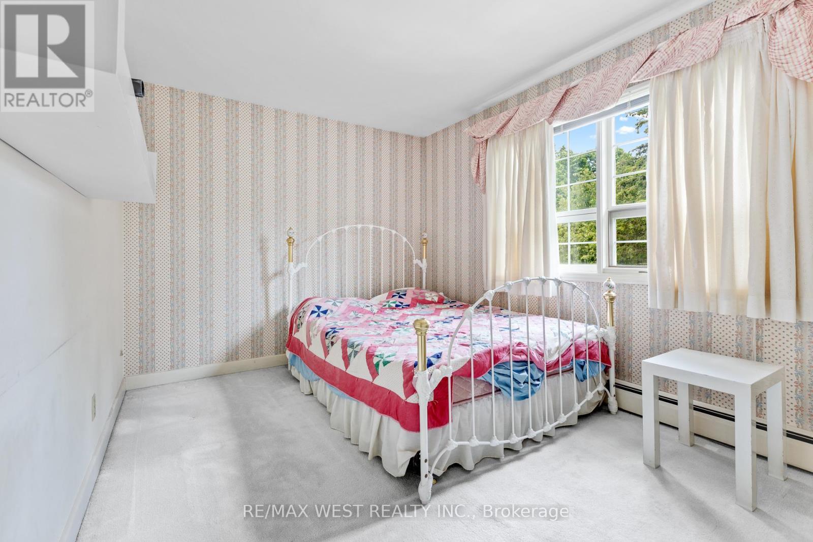 1758 Rhodes Crescent, Ottawa, ON