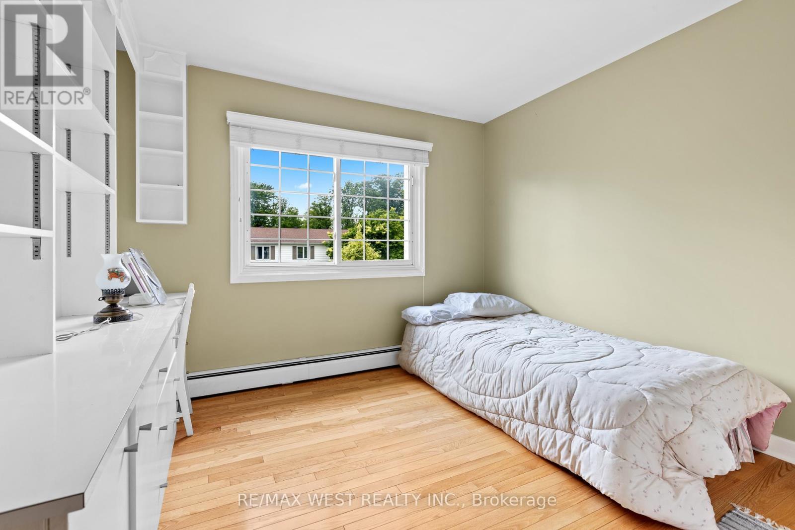 1758 Rhodes Crescent, Ottawa, ON
