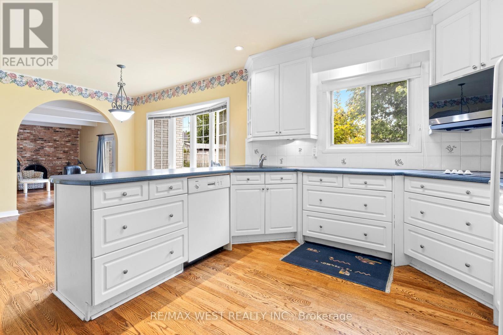 1758 Rhodes Crescent, Ottawa, ON