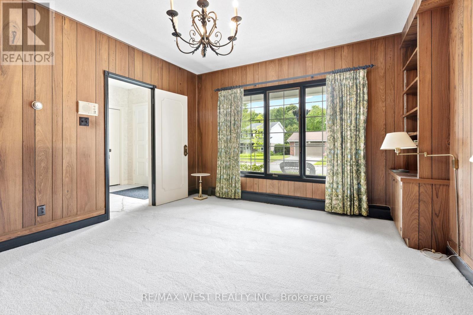 1758 Rhodes Crescent, Ottawa, ON