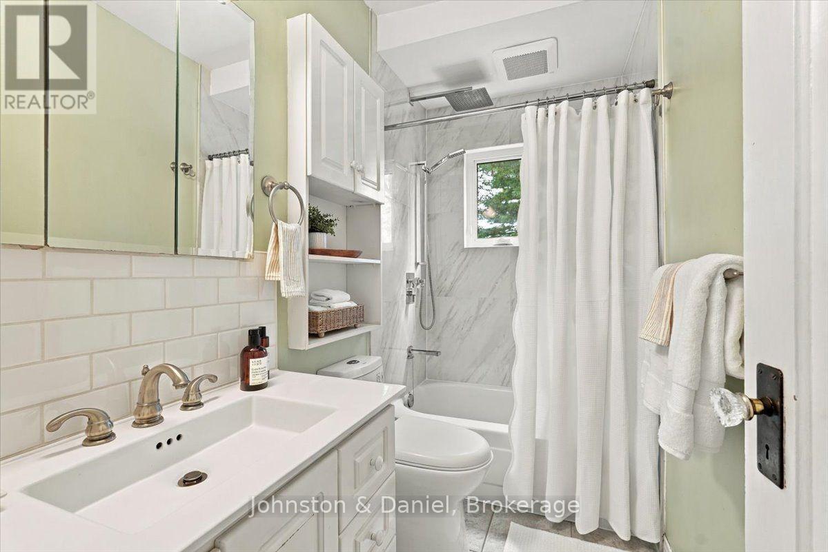 118 Merrill Avenue E, Toronto, ON