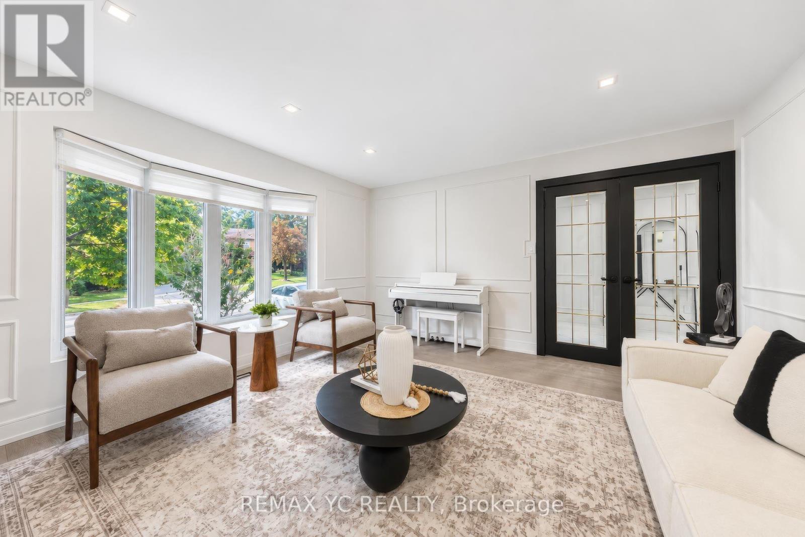 4 Simmons Crescent, Aurora, ON