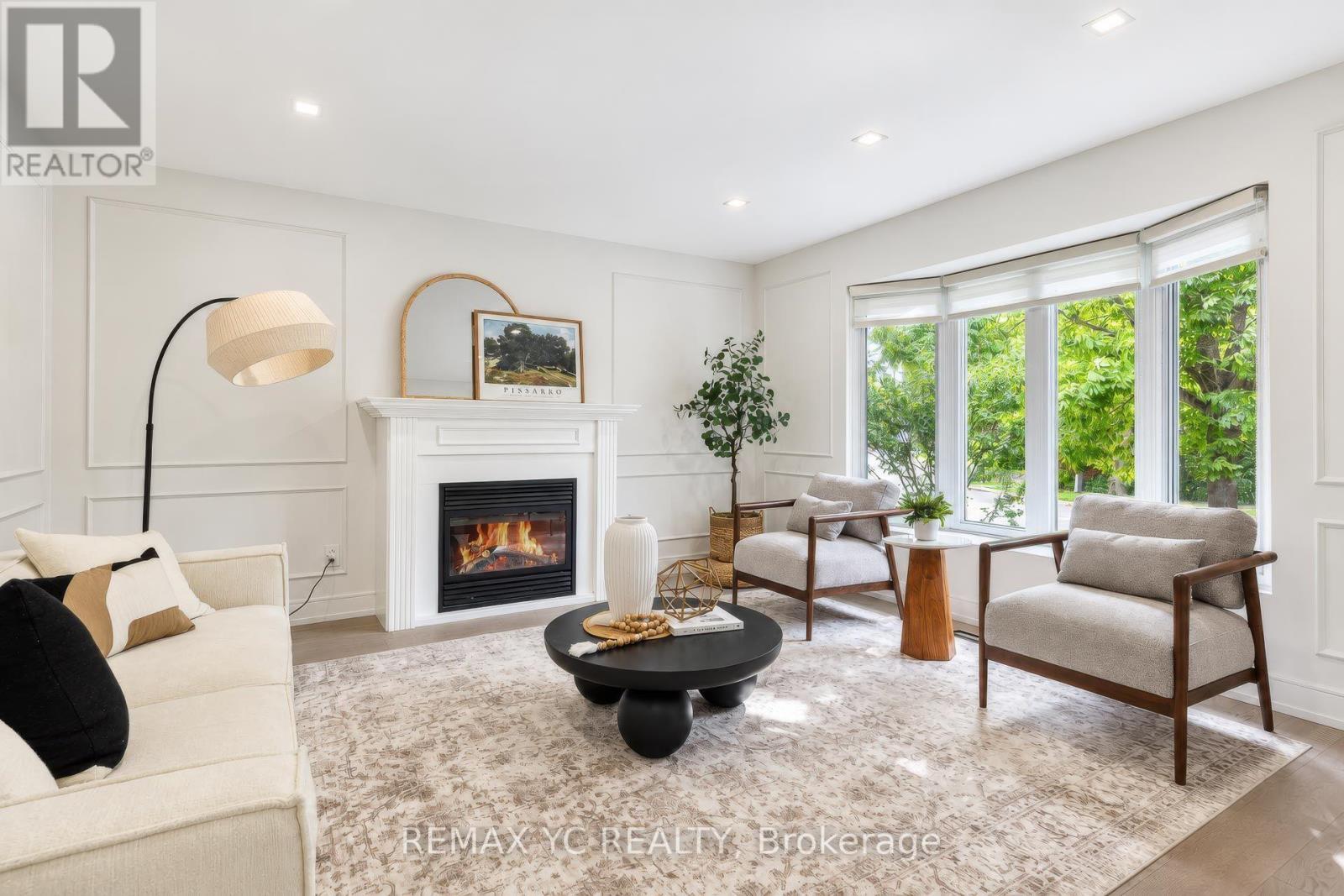 4 Simmons Crescent, Aurora, ON