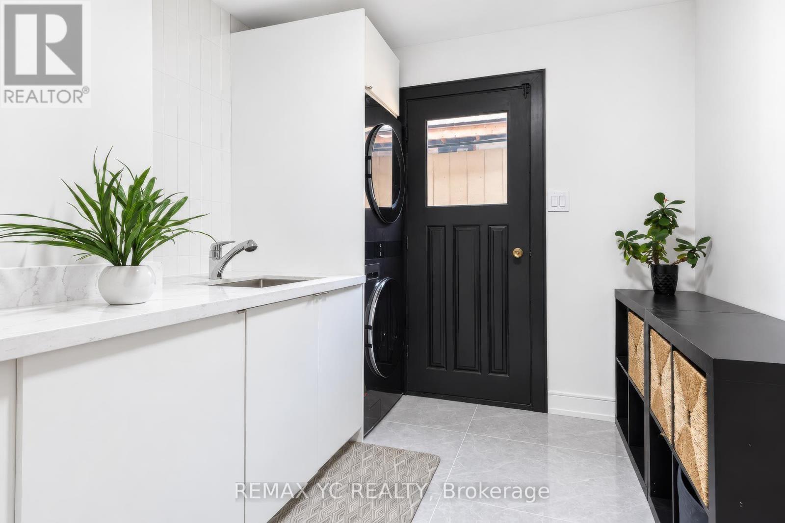 4 Simmons Crescent, Aurora, ON