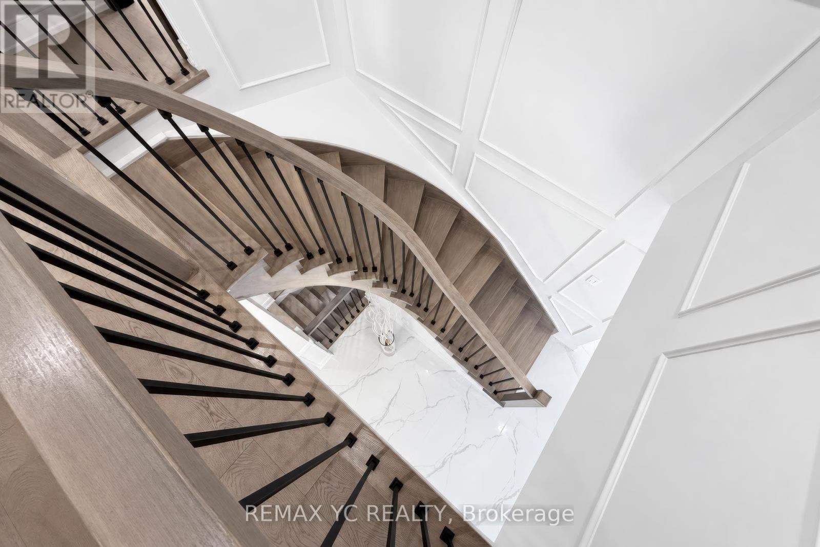 4 Simmons Crescent, Aurora, ON