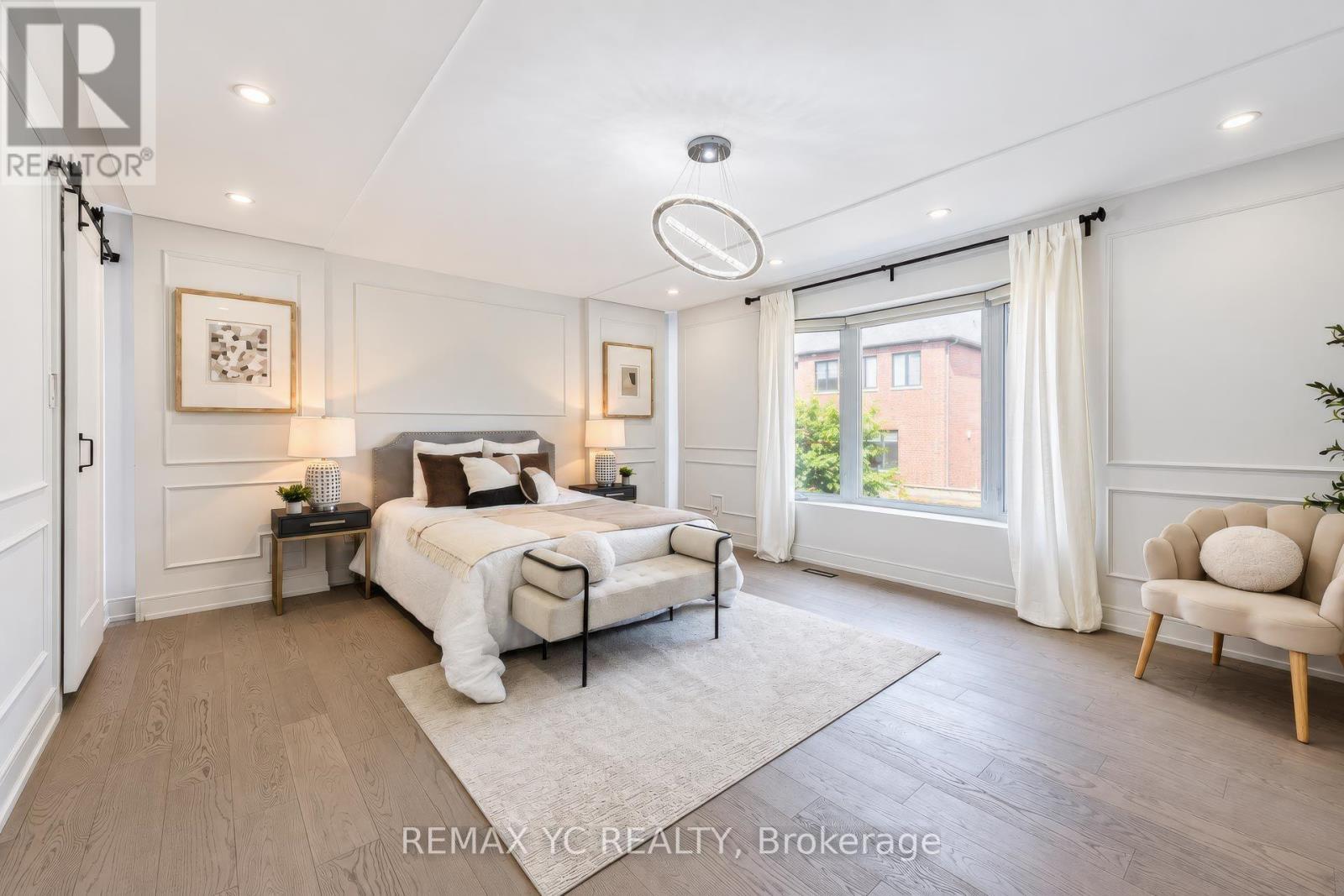4 Simmons Crescent, Aurora, ON