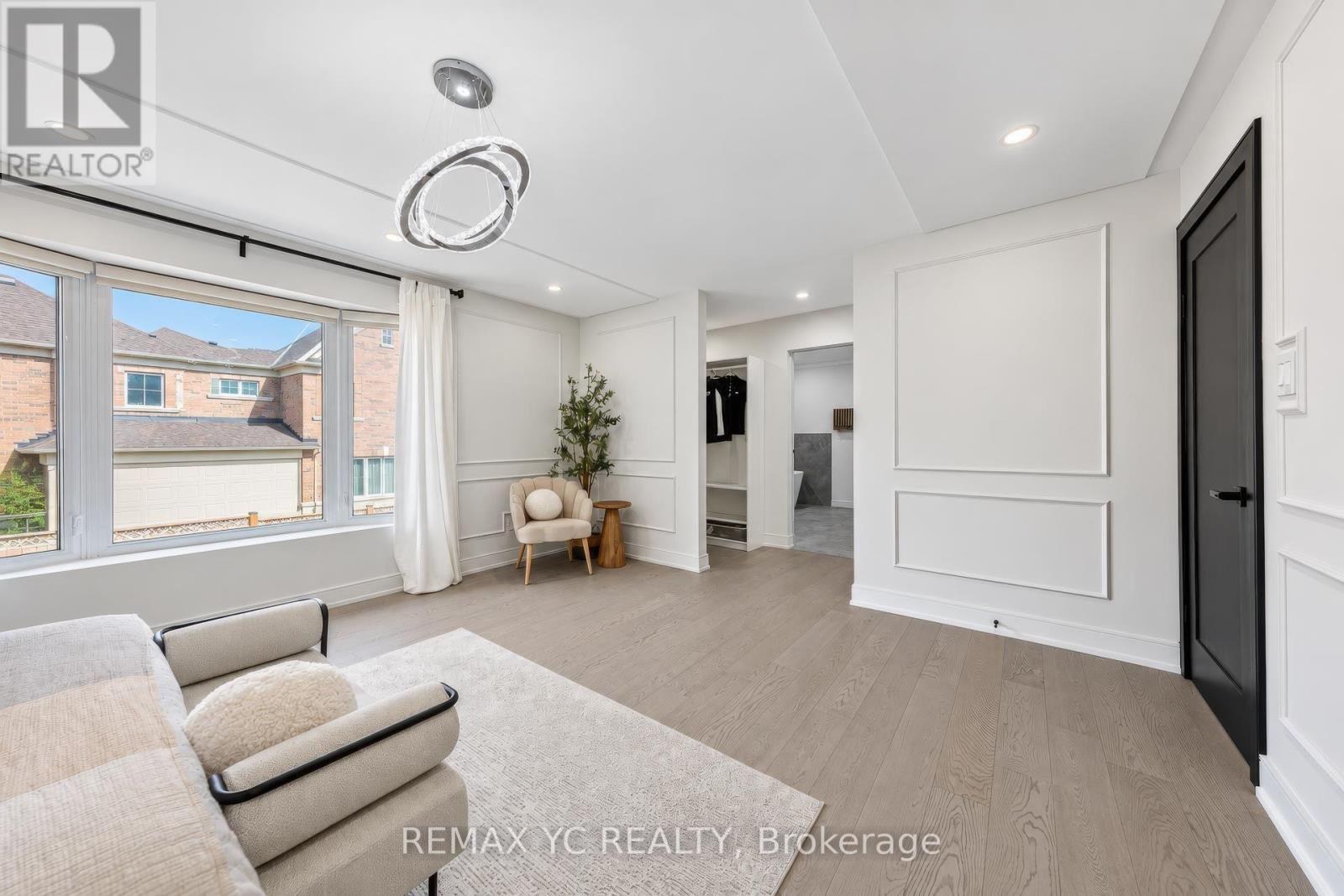 4 Simmons Crescent, Aurora, ON
