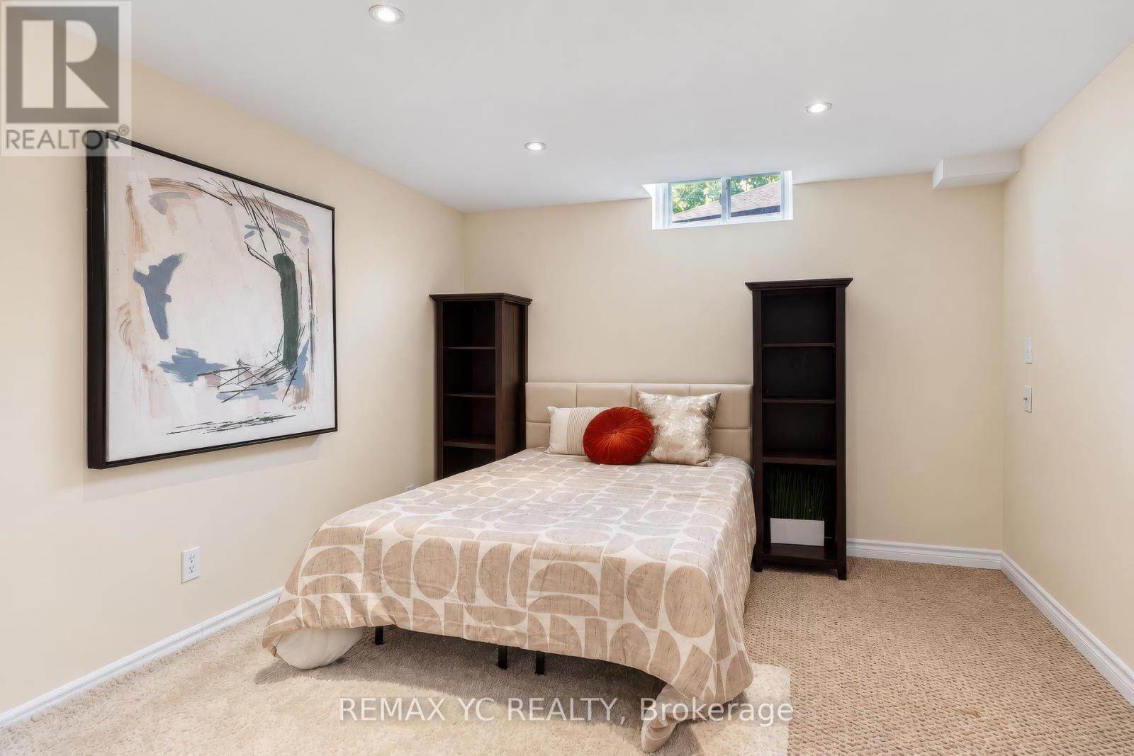 4 Simmons Crescent, Aurora, ON