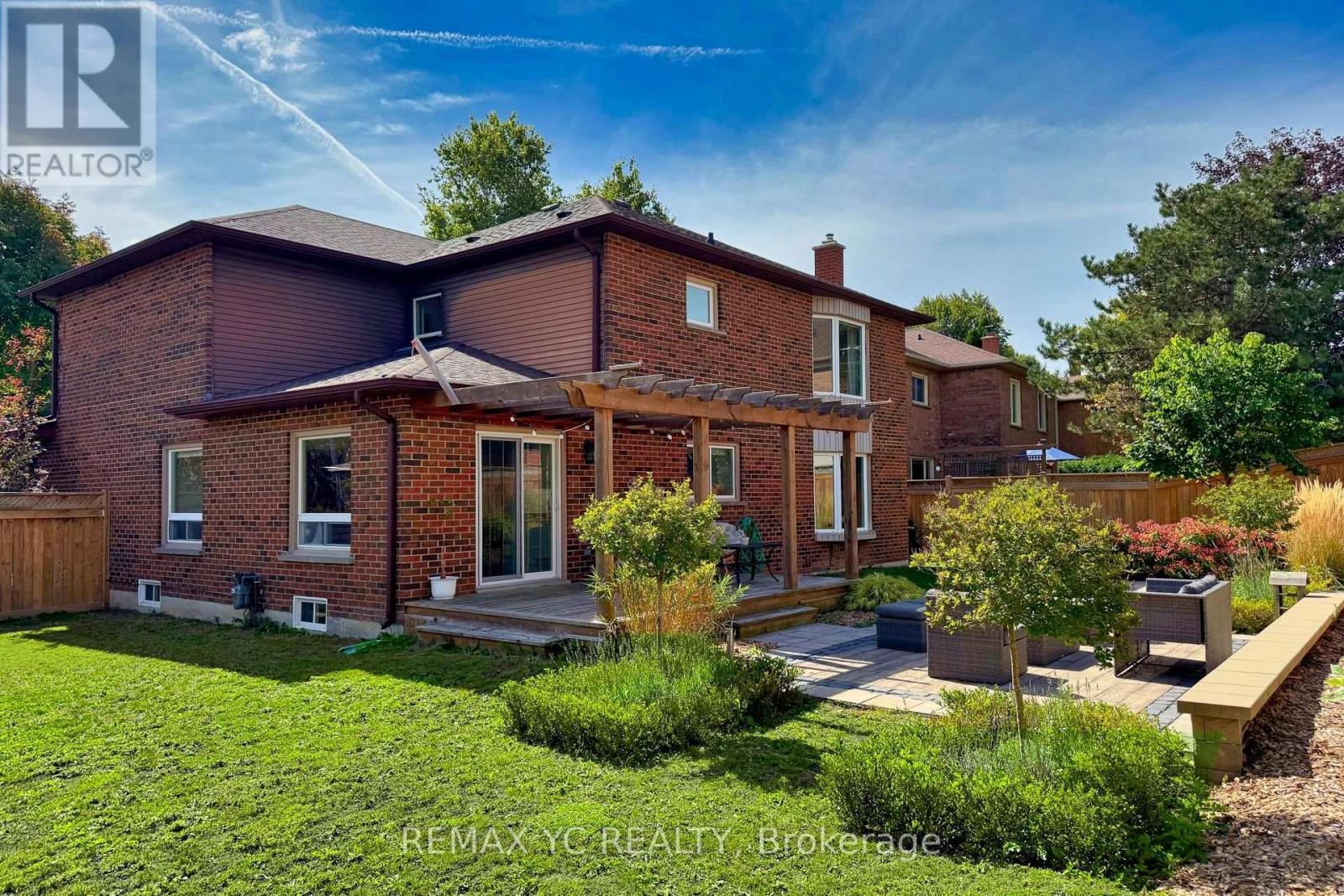 4 Simmons Crescent, Aurora, ON
