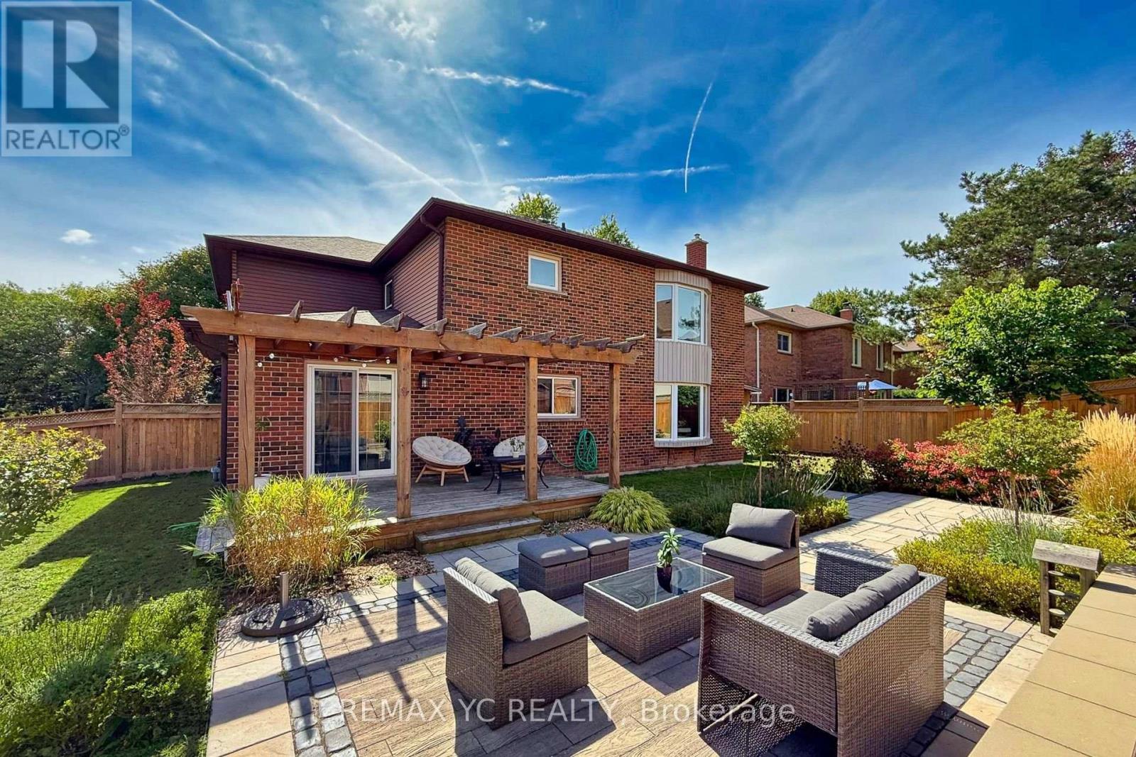 4 Simmons Crescent, Aurora, ON