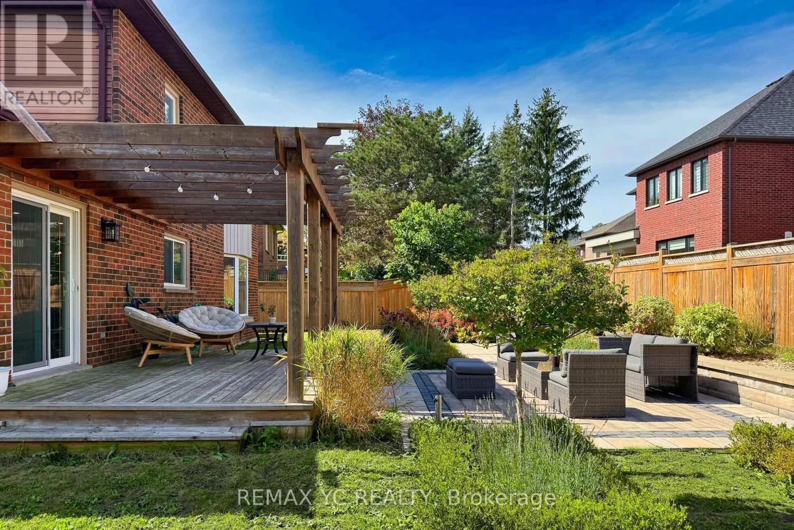 4 Simmons Crescent, Aurora, ON