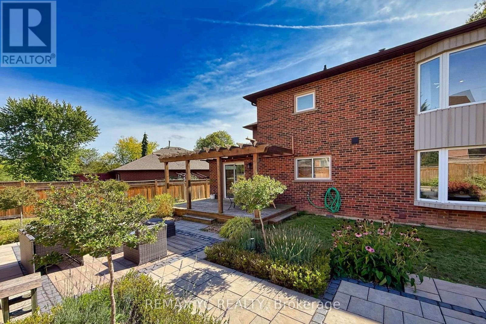 4 Simmons Crescent, Aurora, ON