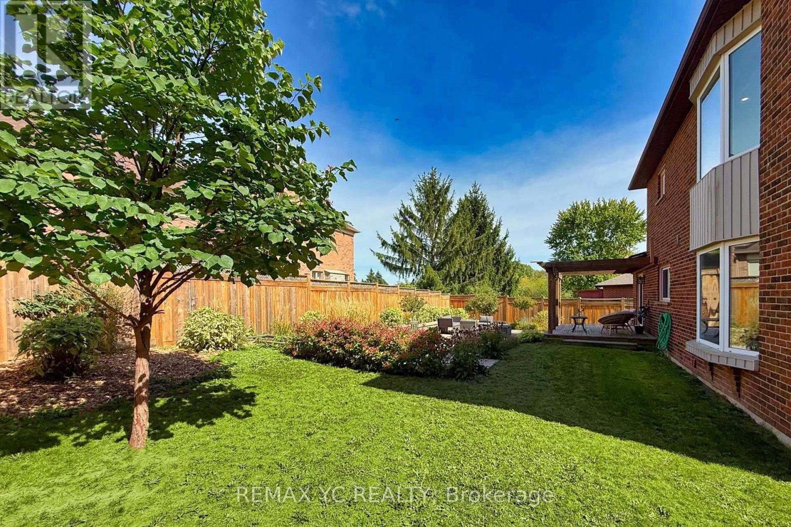 4 Simmons Crescent, Aurora, ON