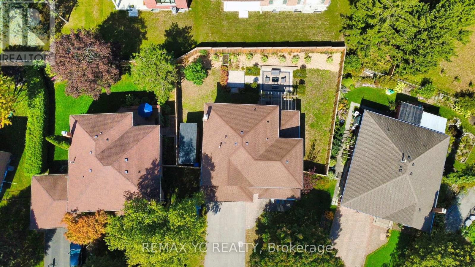 4 Simmons Crescent, Aurora, ON