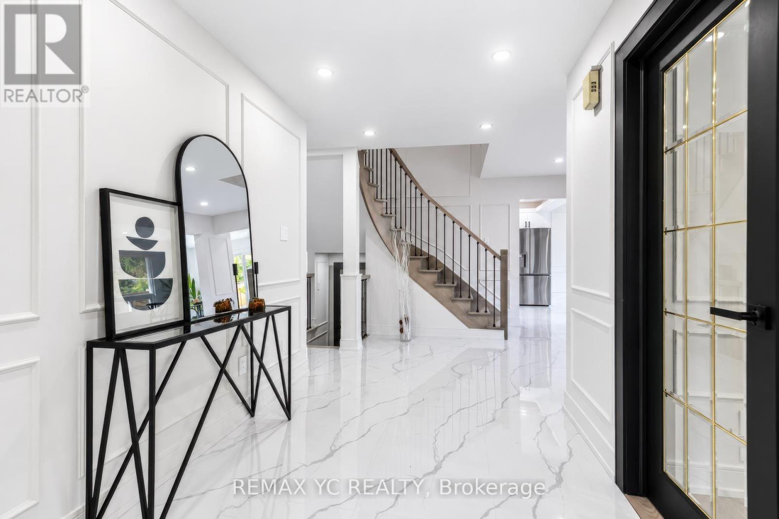 4 Simmons Crescent, Aurora, ON