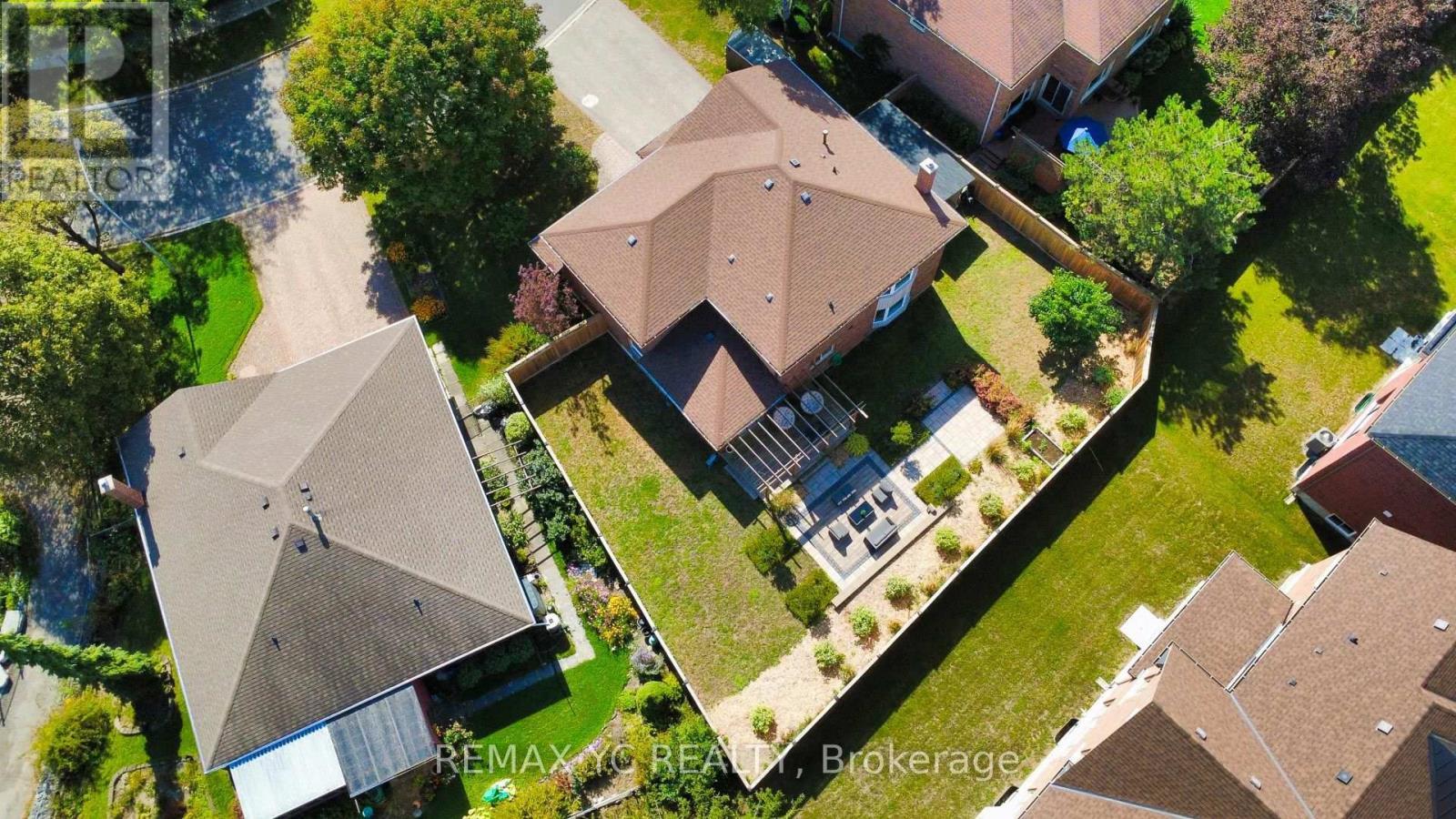 4 Simmons Crescent, Aurora, ON