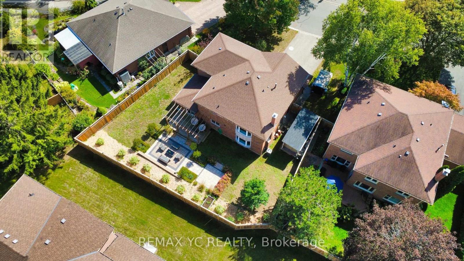 4 Simmons Crescent, Aurora, ON