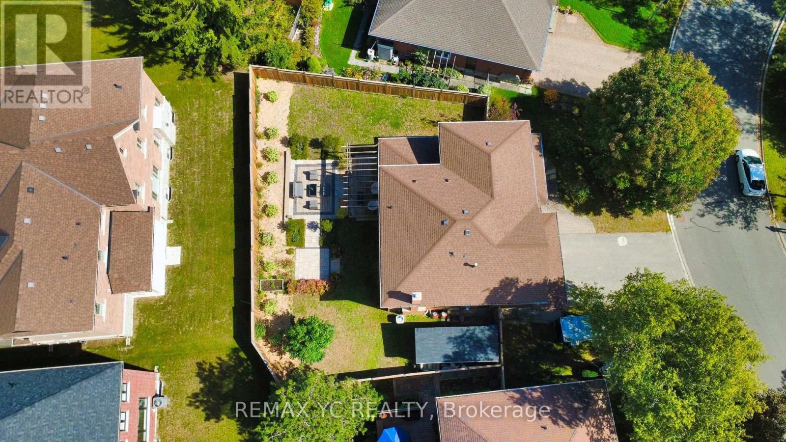 4 Simmons Crescent, Aurora, ON