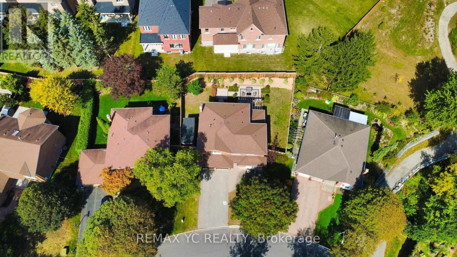4 Simmons Crescent, Aurora, ON