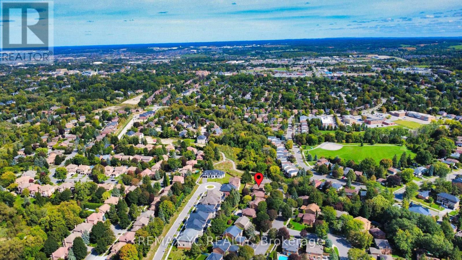 4 Simmons Crescent, Aurora, ON