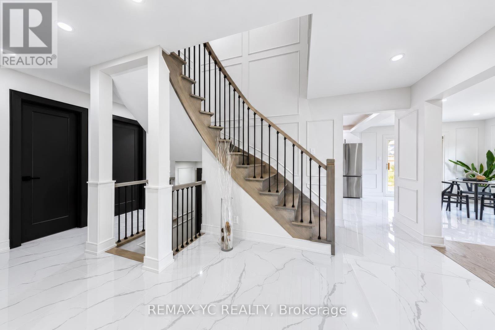 4 Simmons Crescent, Aurora, ON