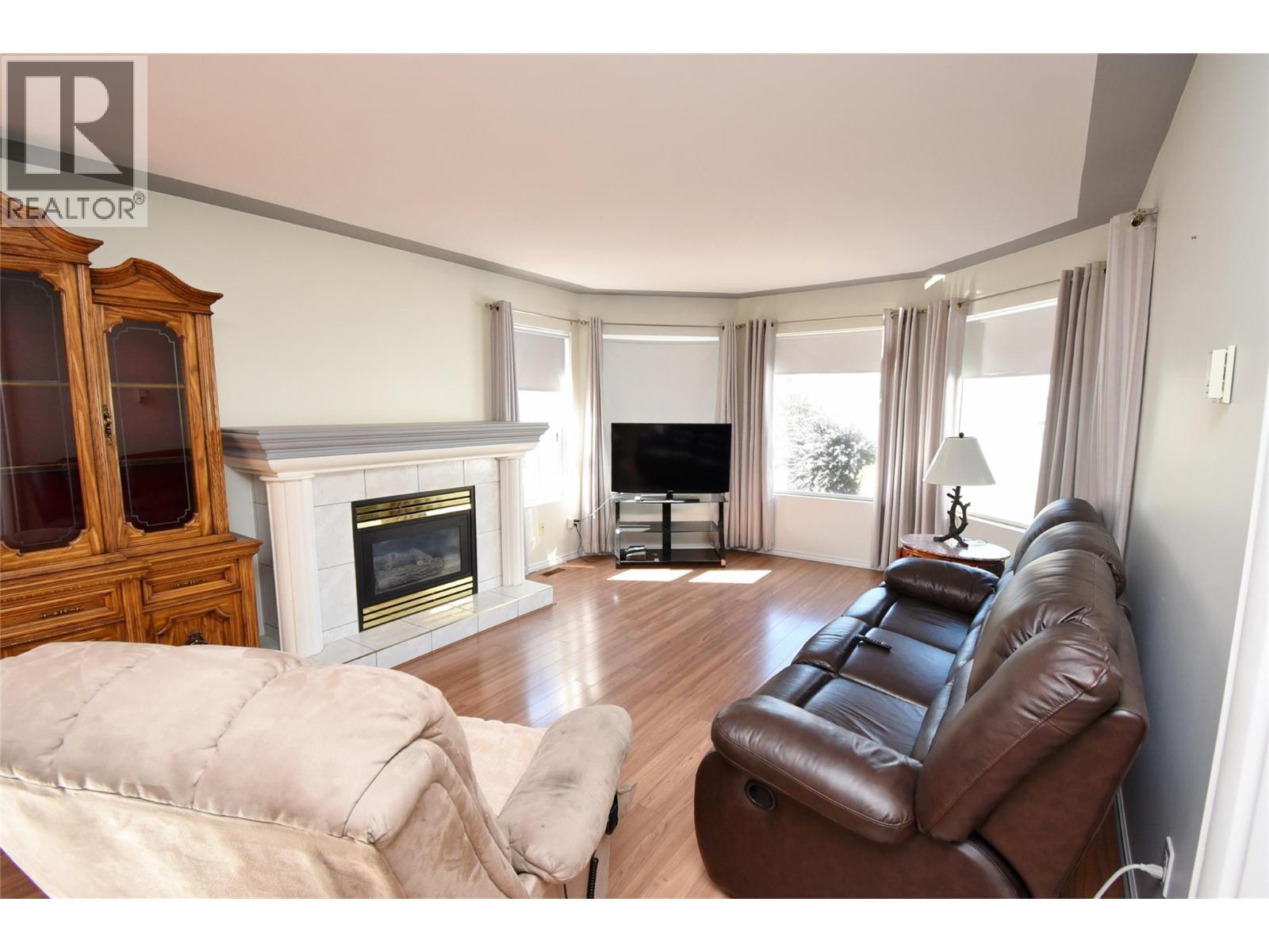 Living room - 5309 21 Street, Vernon, BC