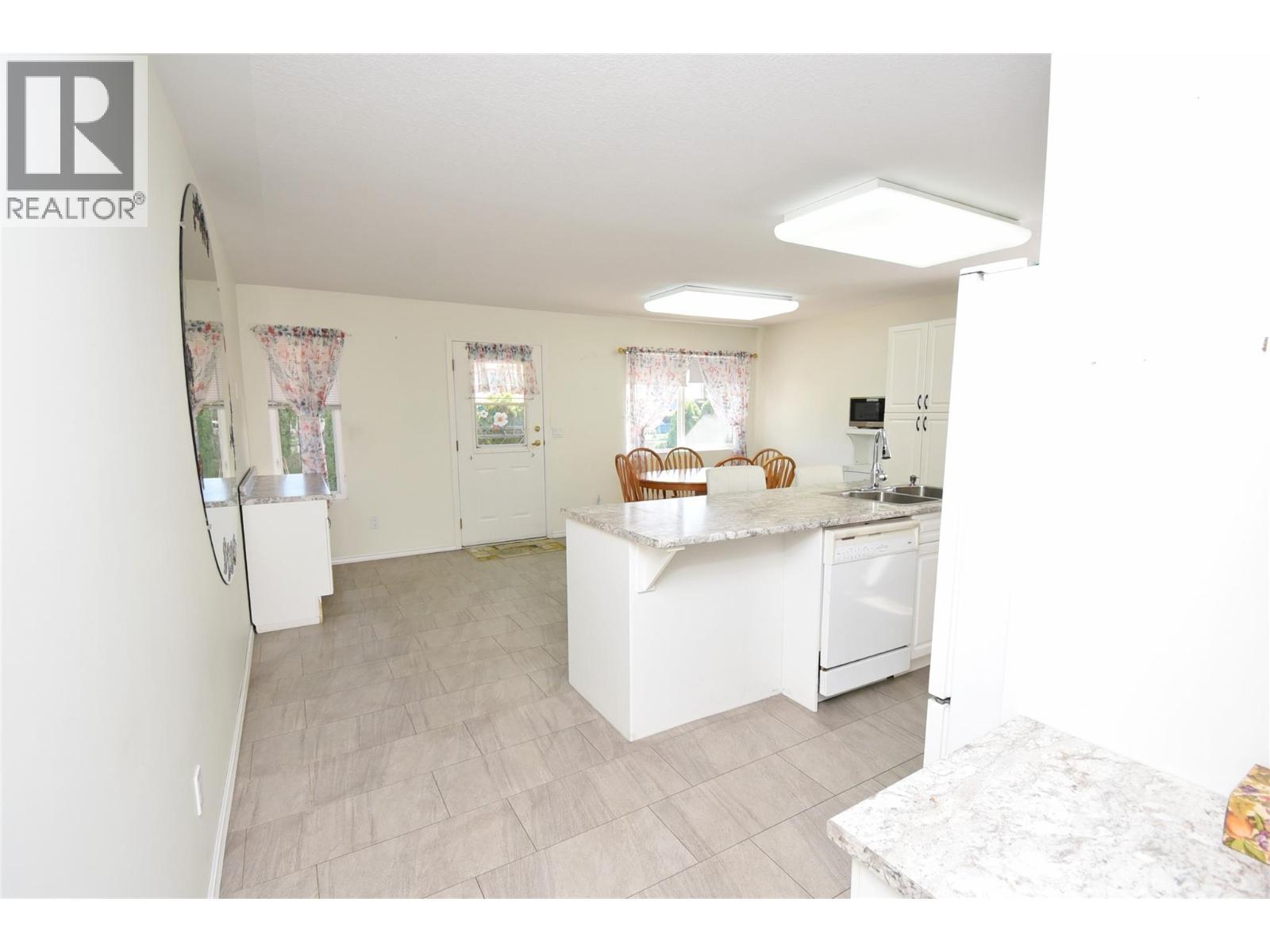 Entrance to kitchen - 5309 21 Street, Vernon, BC