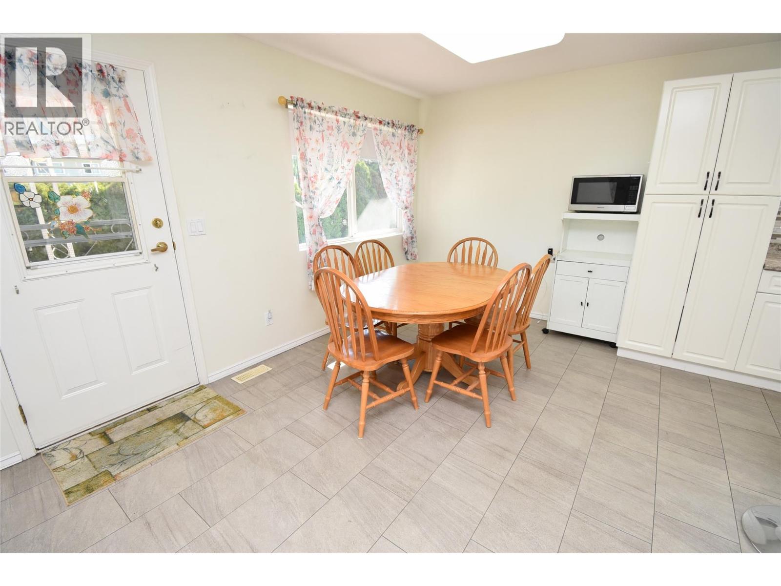 Breakfast nook - 5309 21 Street, Vernon, BC