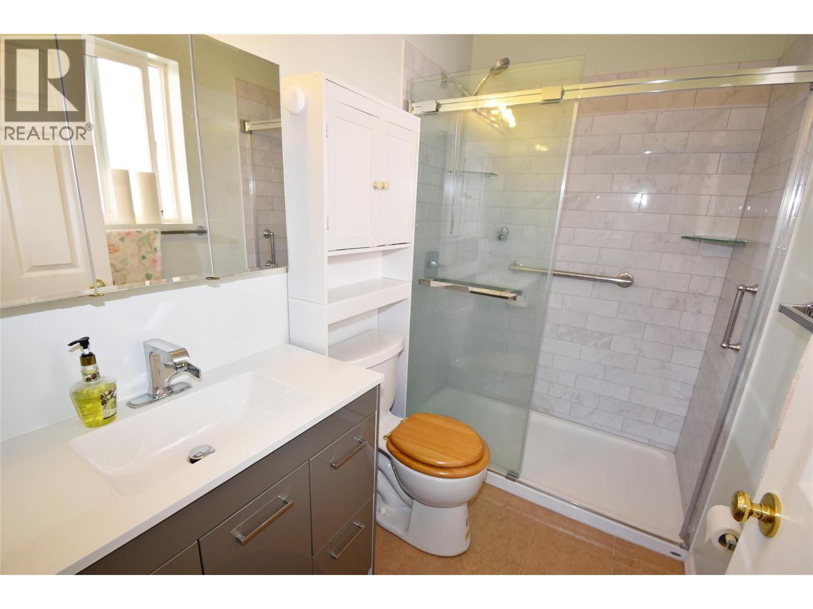 3pc ensuite - 5309 21 Street, Vernon, BC