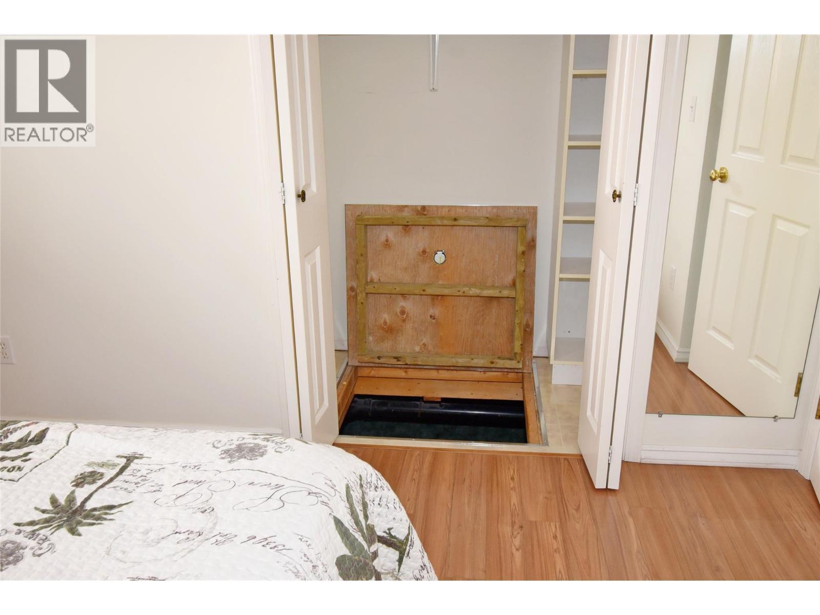 Entrance to crawl space - 5309 21 Street, Vernon, BC