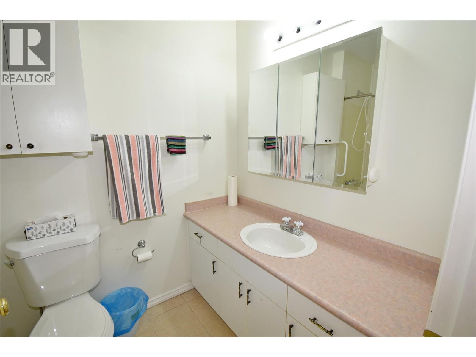 Main 4pc bathroom - 5309 21 Street, Vernon, BC