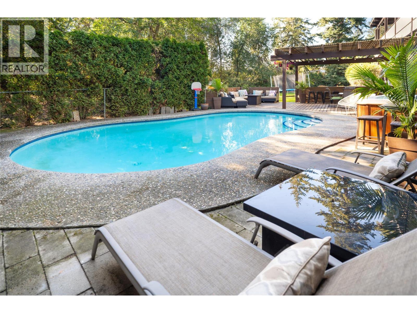 2475 Dunsmuir Road, Kelowna, BC