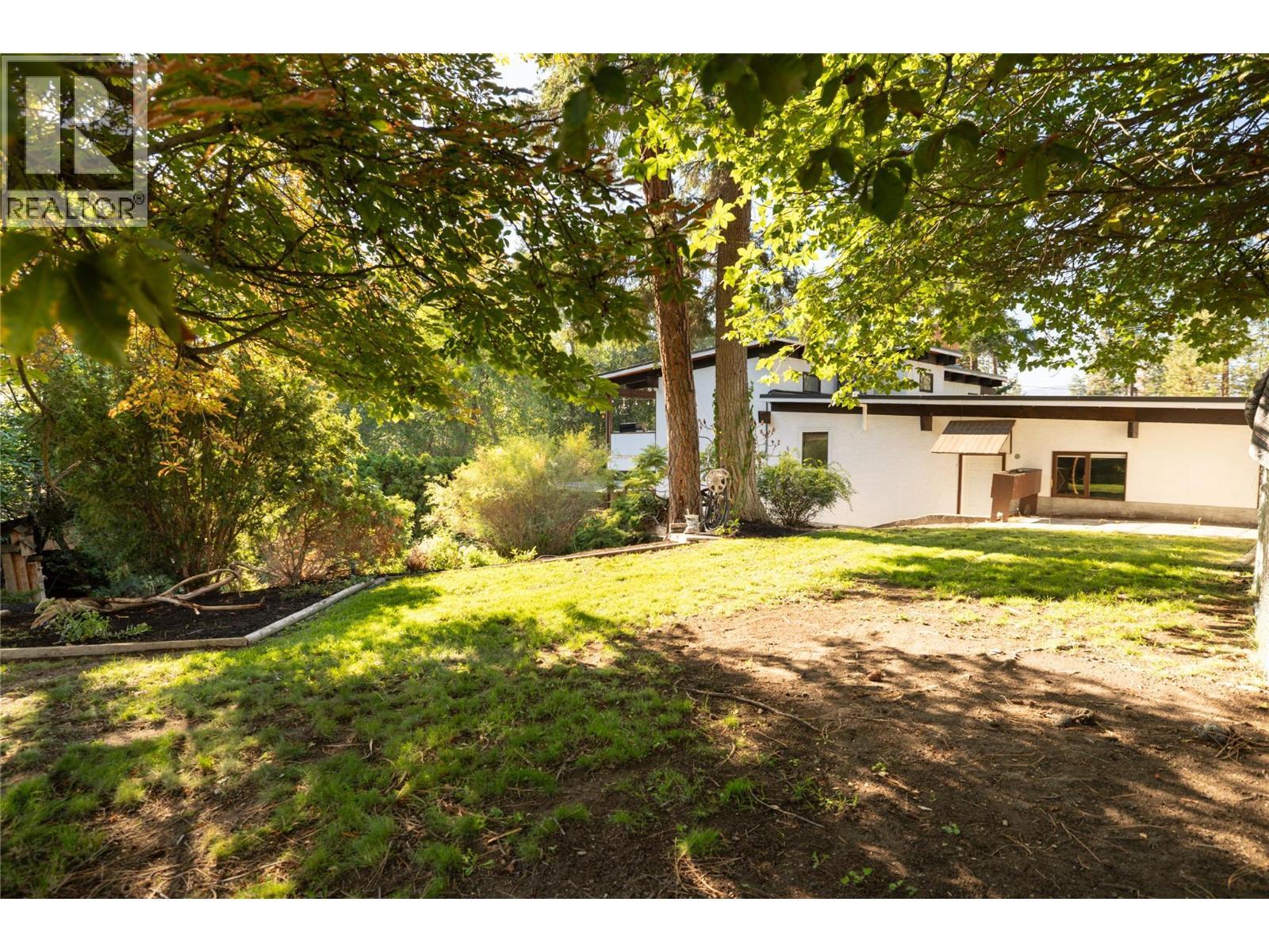 2475 Dunsmuir Road, Kelowna, BC