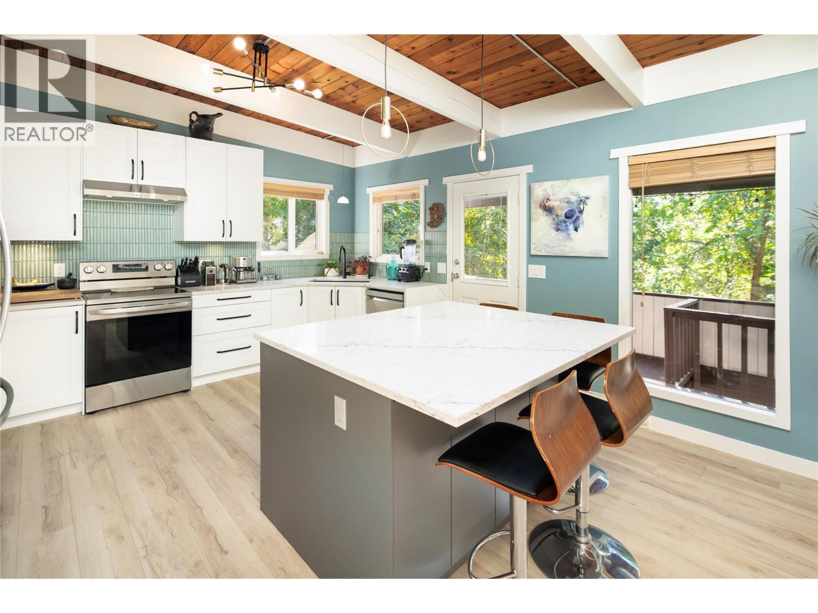 2475 Dunsmuir Road, Kelowna, BC