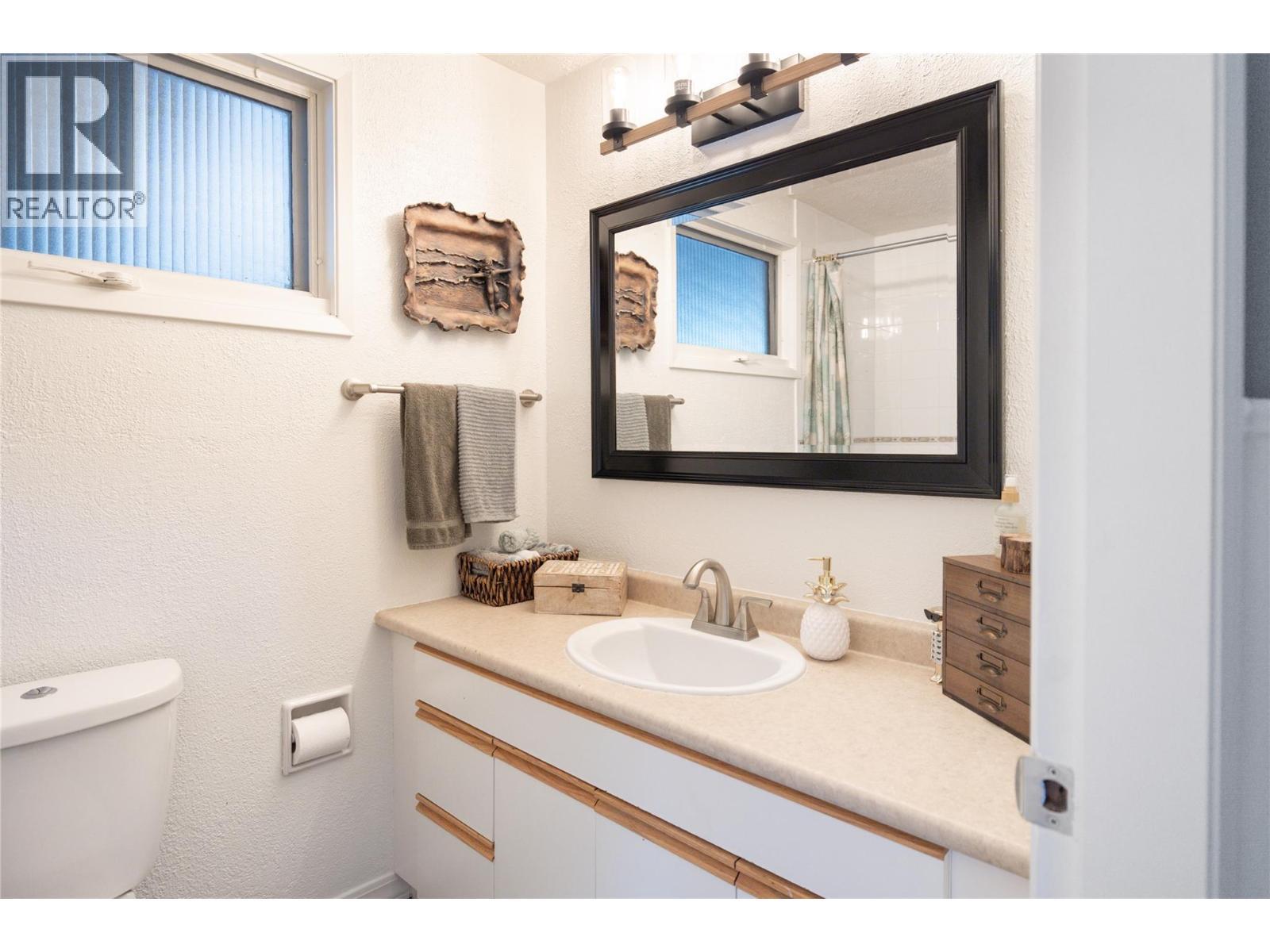 2475 Dunsmuir Road, Kelowna, BC