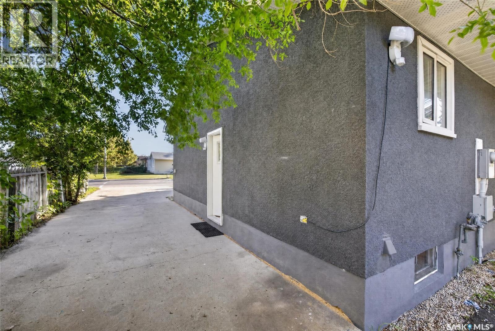 1944 Dewdney Avenue, Regina, SK