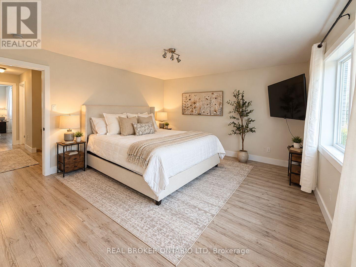 22 Queensway Drive, Strathroy-Caradoc (Se), ON