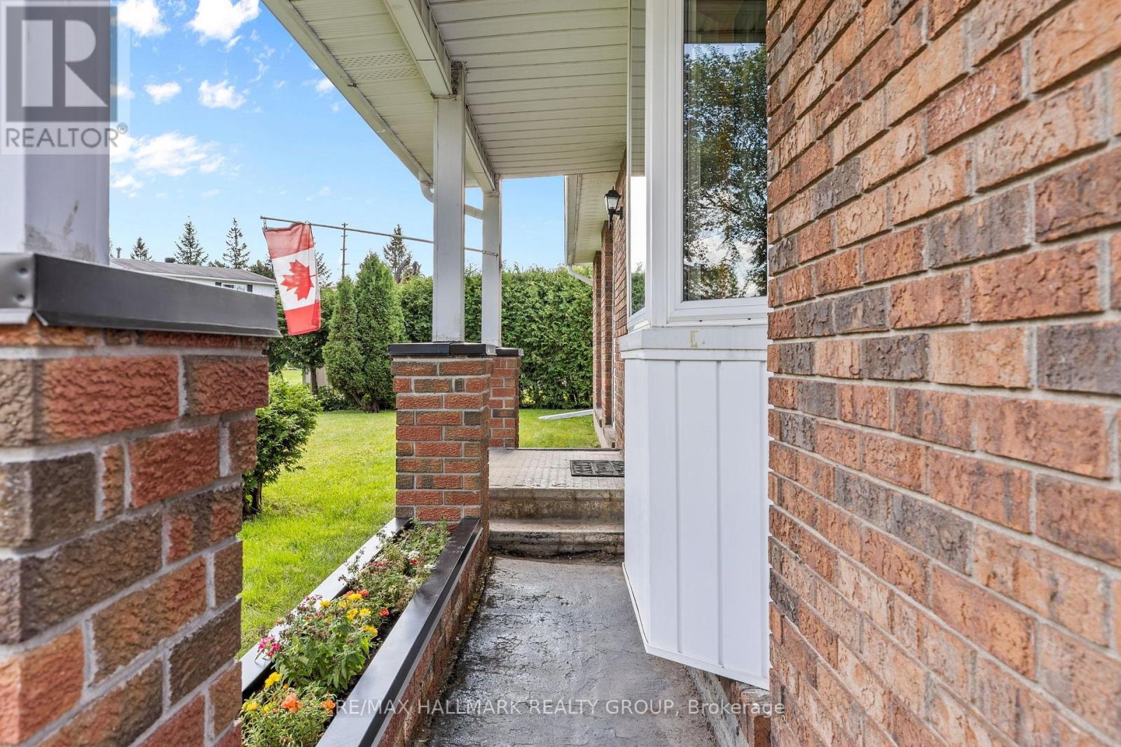 2376 Blackstone Crescent, Ottawa, ON