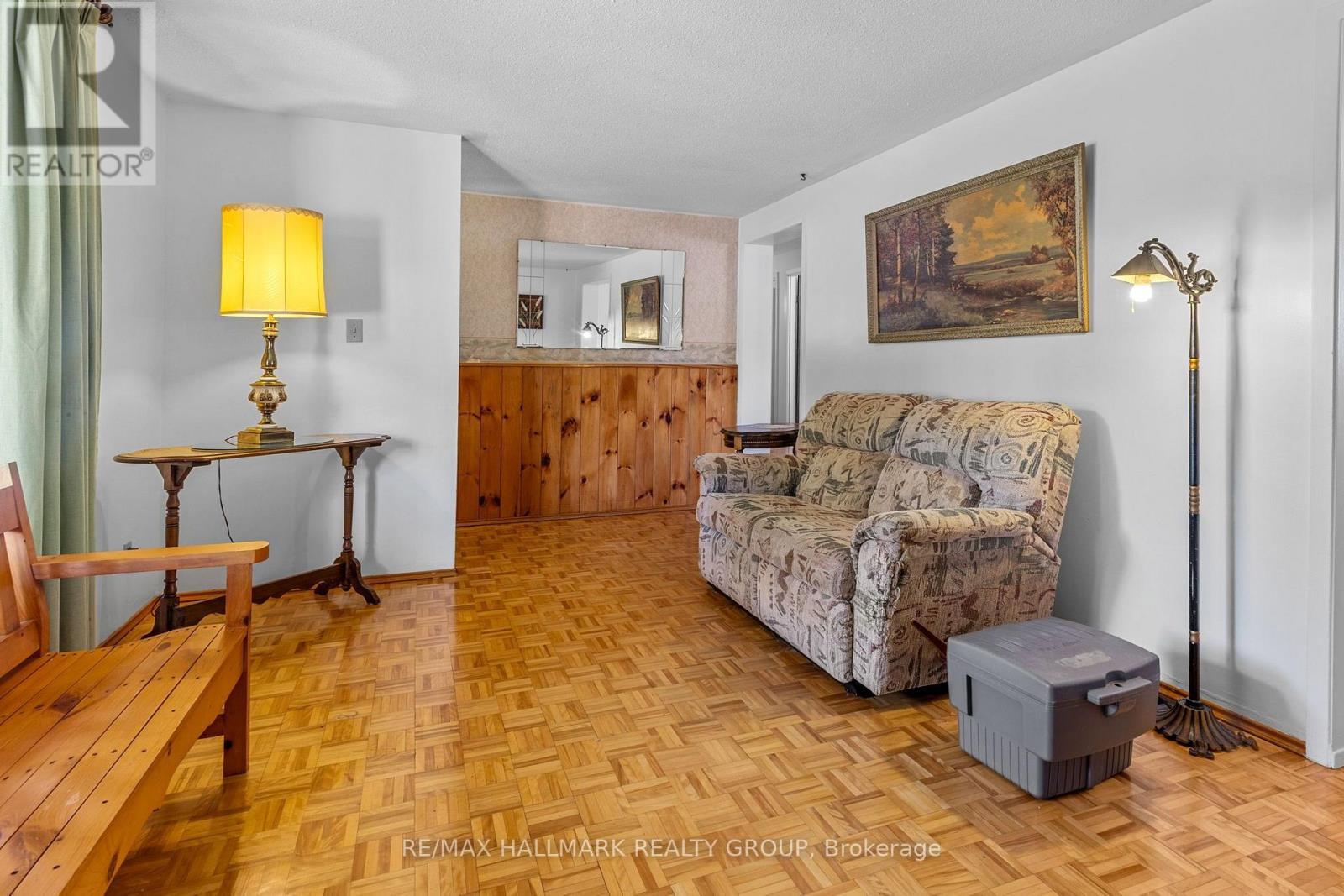 2376 Blackstone Crescent, Ottawa, ON