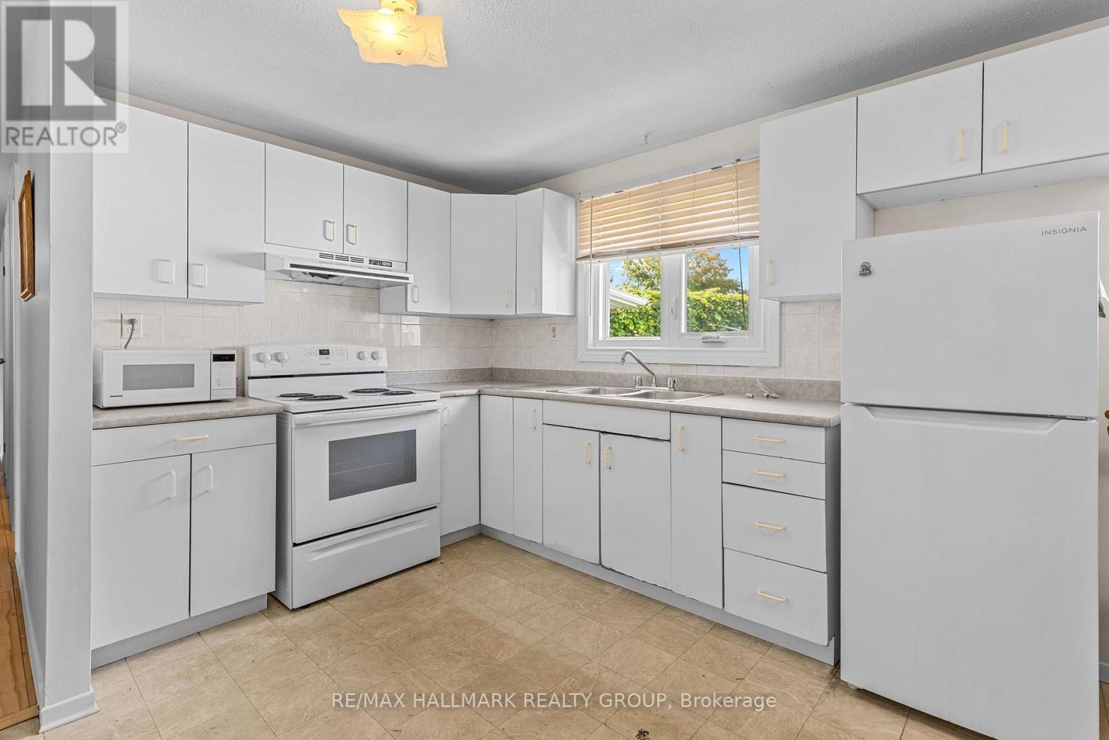 2376 Blackstone Crescent, Ottawa, ON