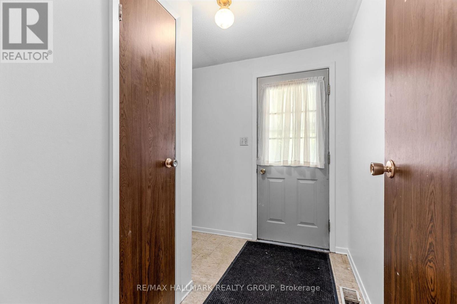 2376 Blackstone Crescent, Ottawa, ON
