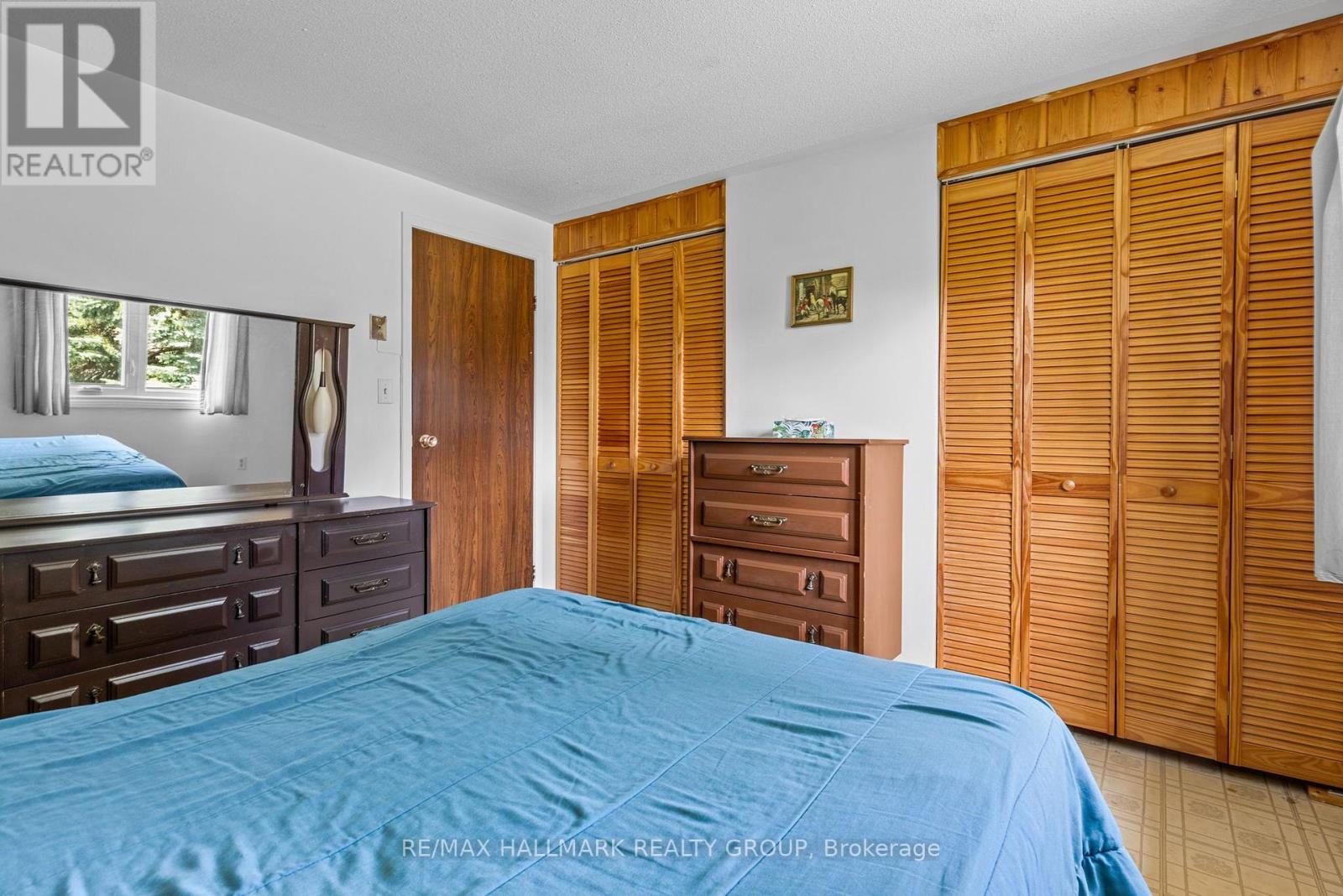 2376 Blackstone Crescent, Ottawa, ON