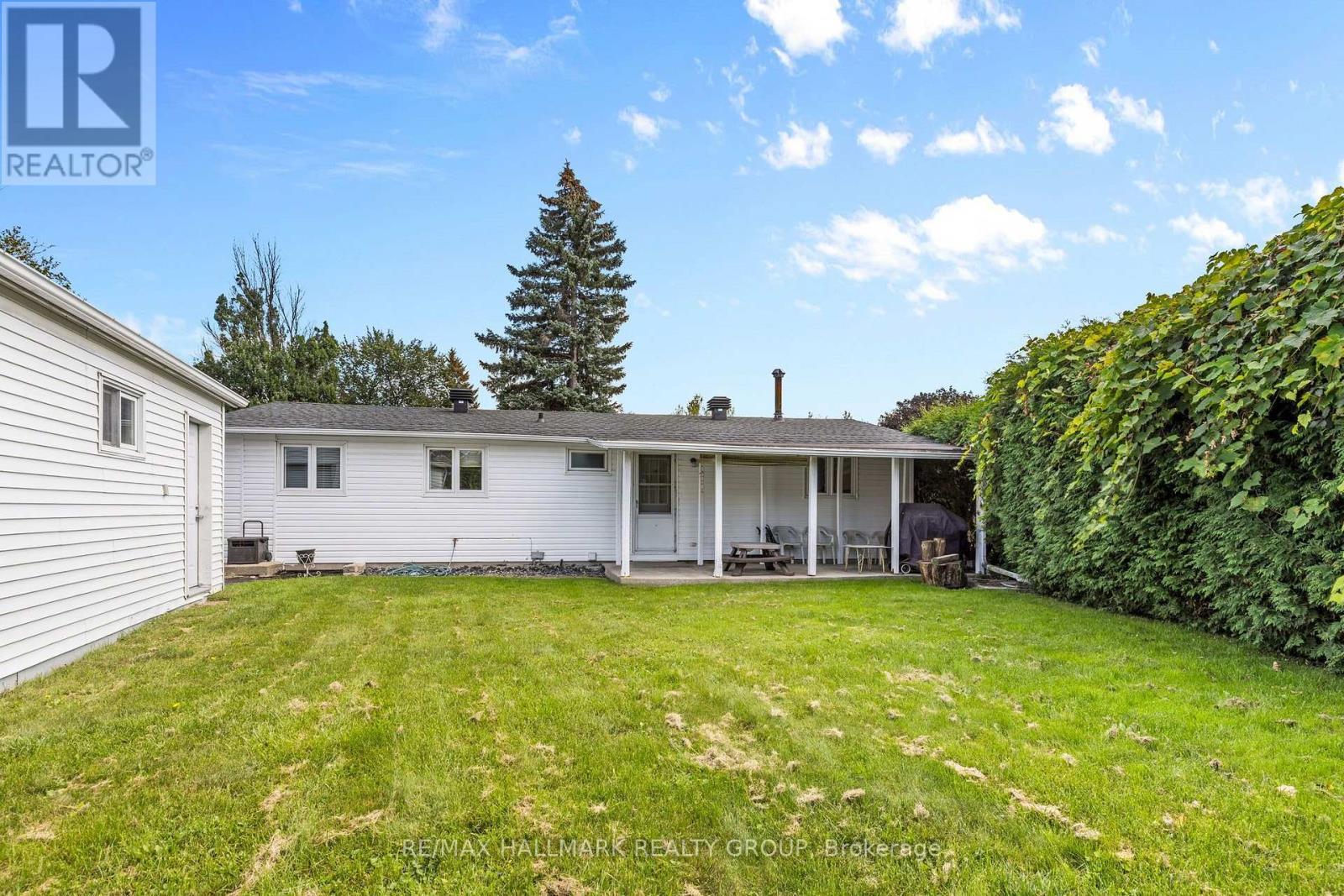2376 Blackstone Crescent, Ottawa, ON