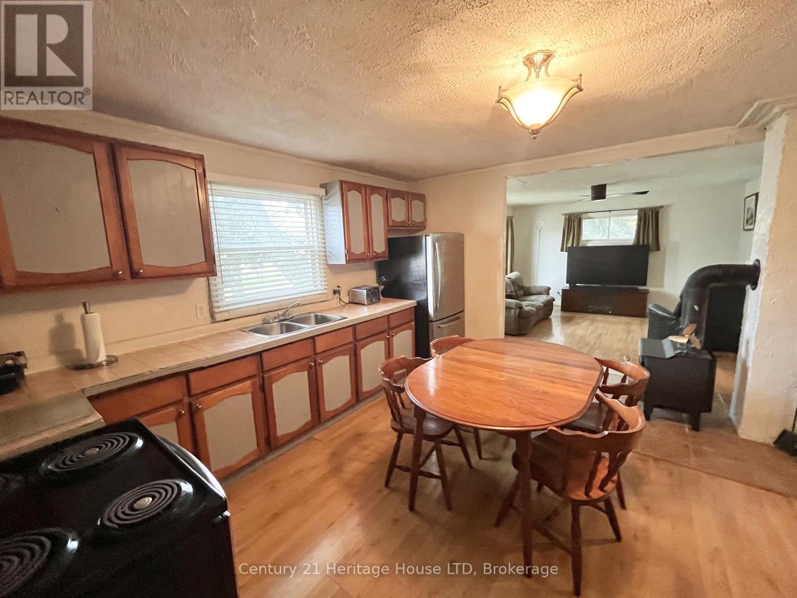 60 Watkins Street, St. Catharines (Port Weller), ON