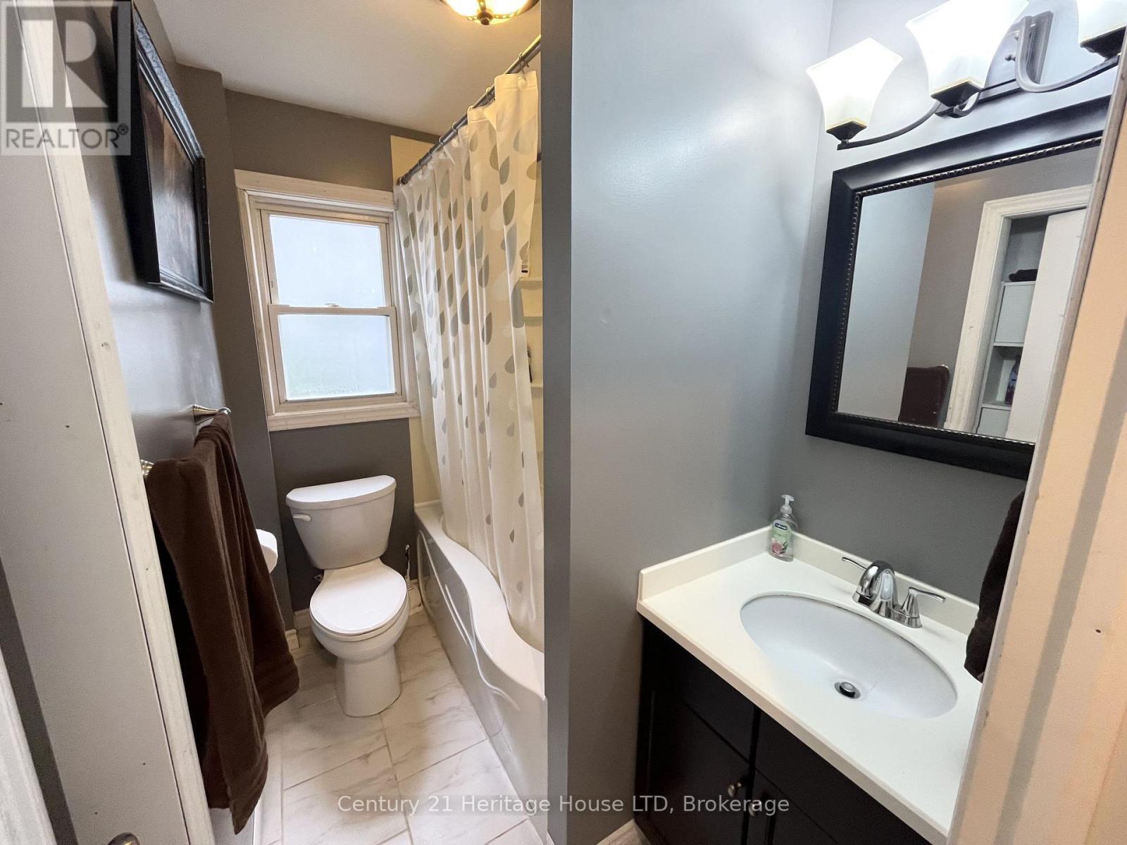 60 Watkins Street, St. Catharines (Port Weller), ON