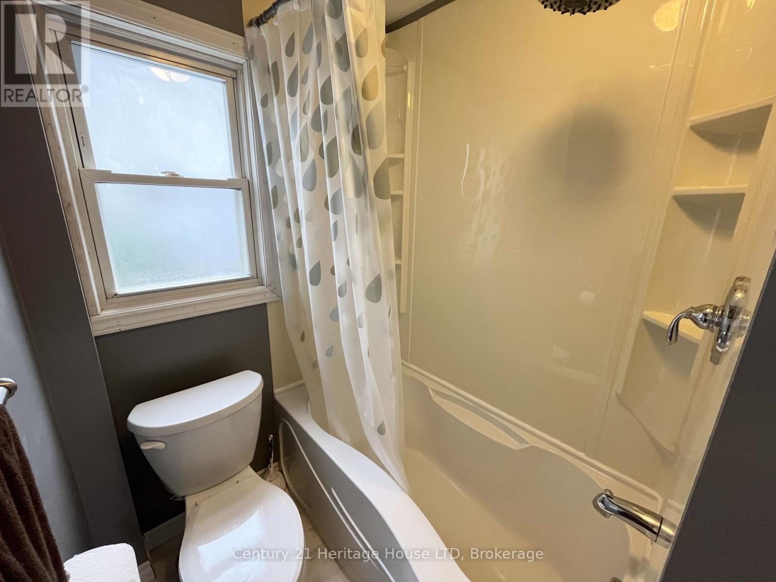 60 Watkins Street, St. Catharines (Port Weller), ON