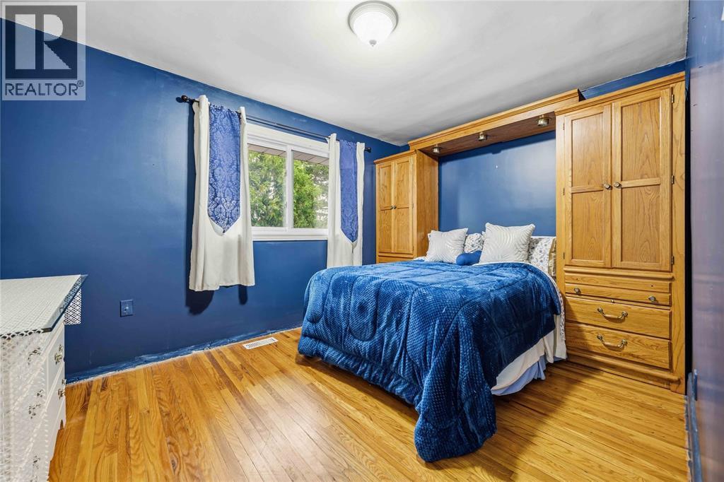 819 Elizabeth Avenue, Sarnia, ON