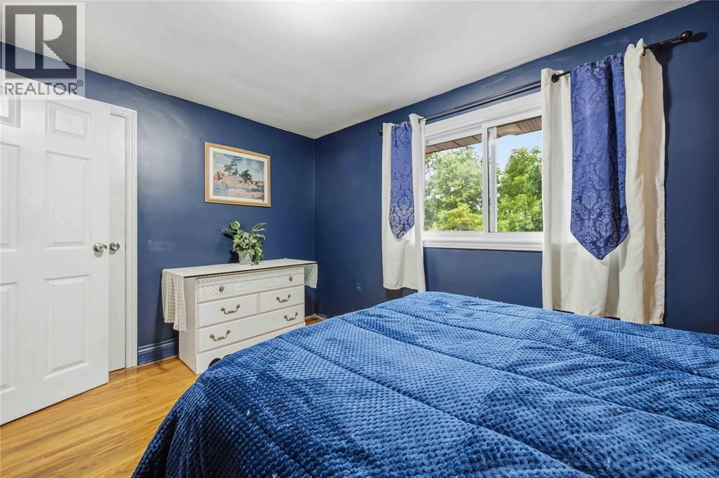 819 Elizabeth Avenue, Sarnia, ON