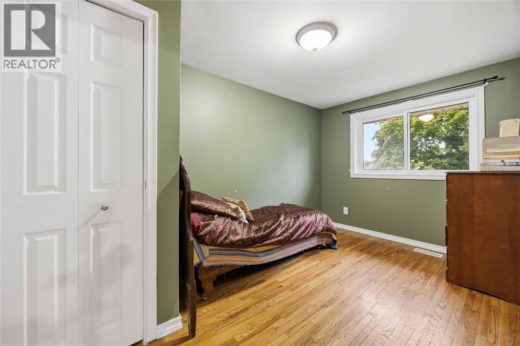 819 Elizabeth Avenue, Sarnia, ON